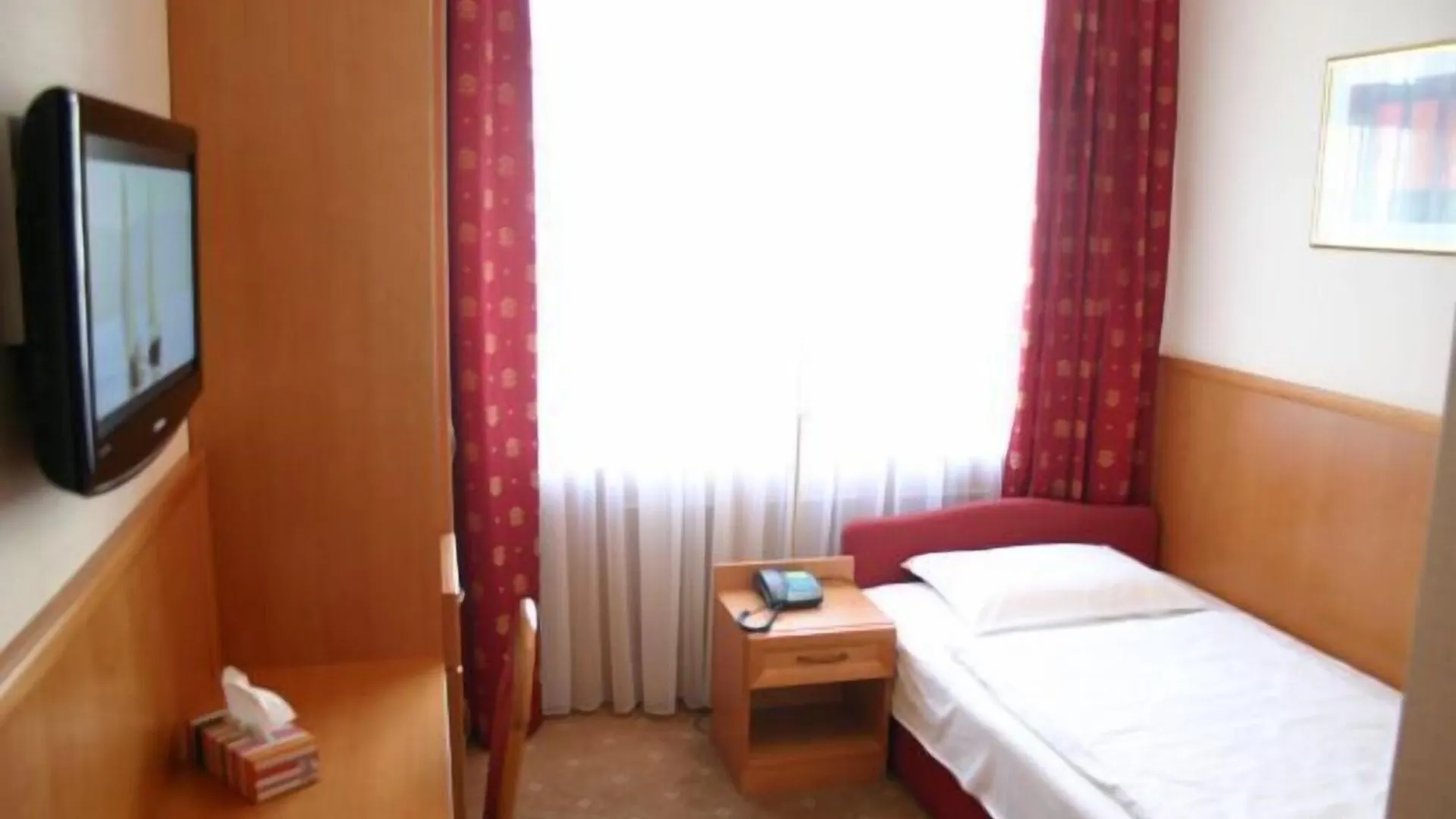 Hotel Corvinus Vienna - Newly Renovated 4*,