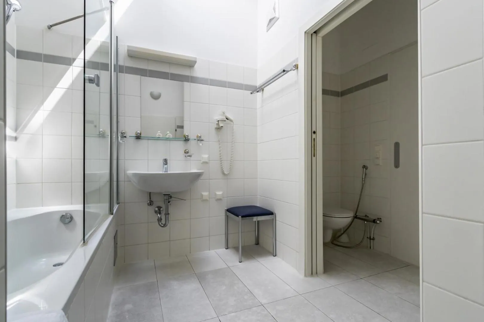 Hotel Corvinus Vienna - Newly Renovated 4*,