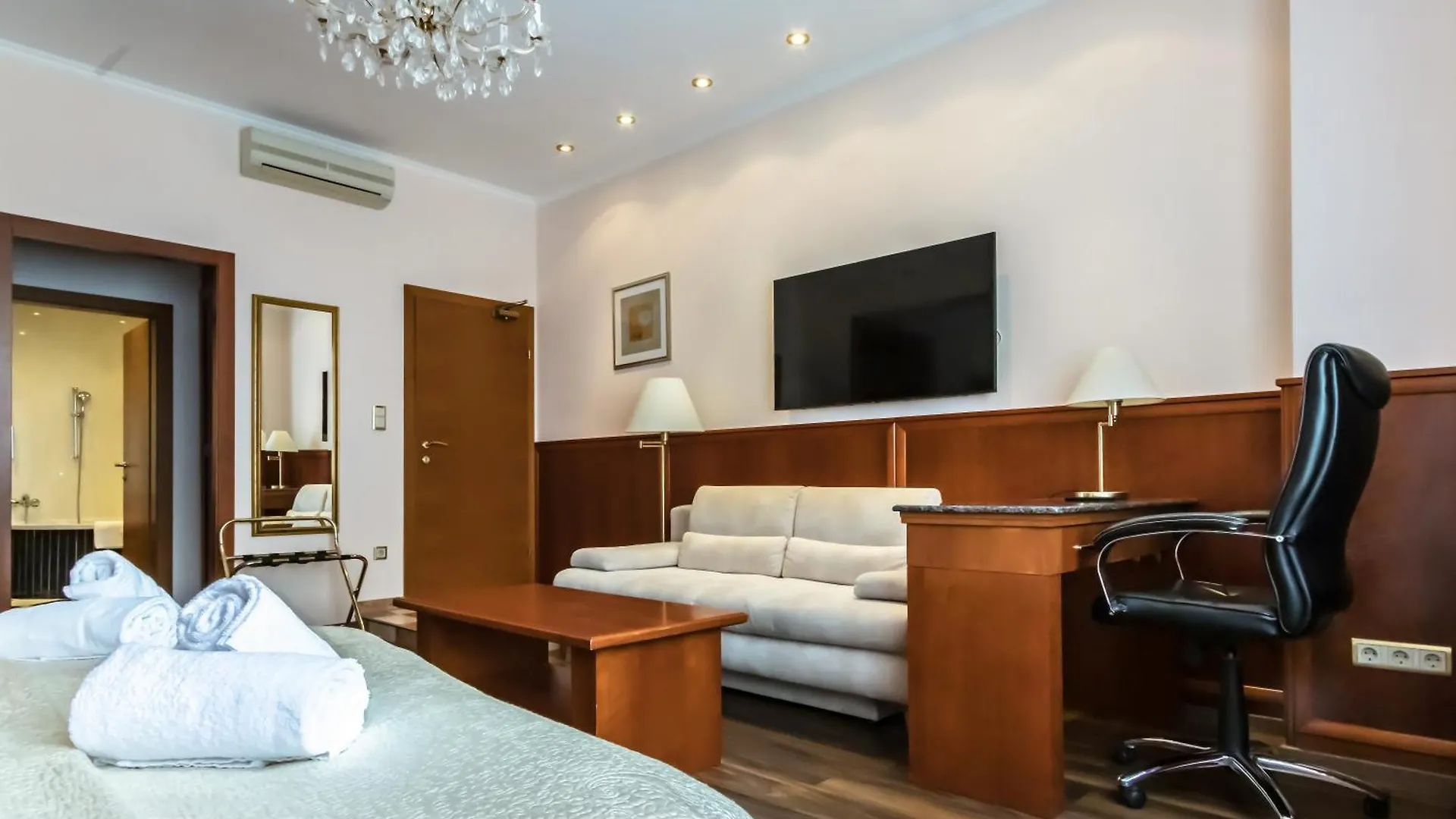 Hotel Corvinus Vienna - Newly Renovated 4*,