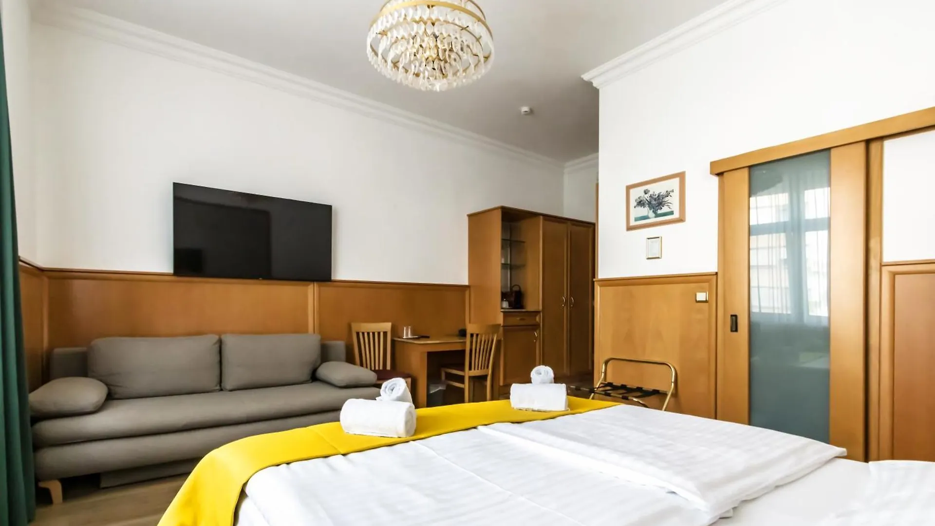 Hotel Corvinus Vienna - Newly Renovated 4*,