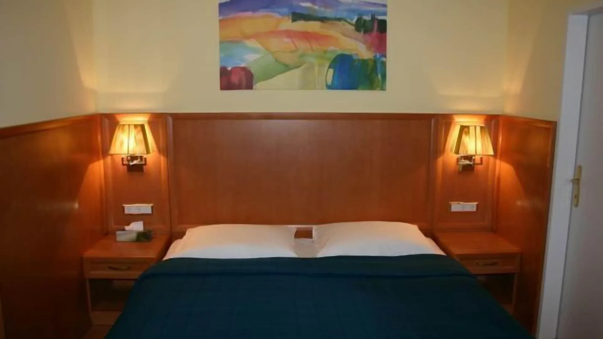 Hotel Corvinus Vienna - Newly Renovated 4*,  Áustria