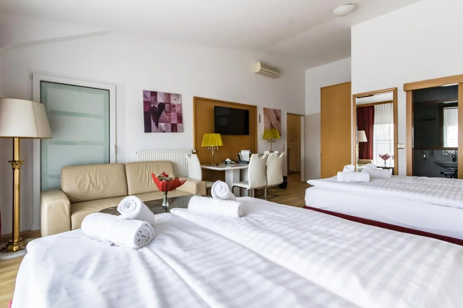 Hotel Corvinus Vienna - Newly Renovated 4*,  Áustria