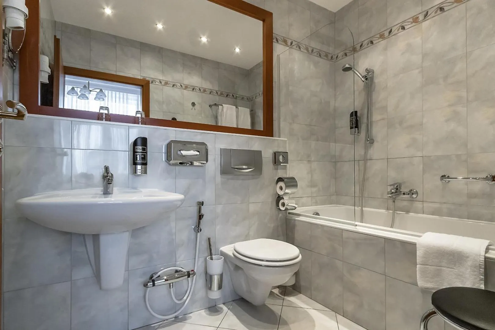 Hotel Corvinus Vienna - Newly Renovated 4*,